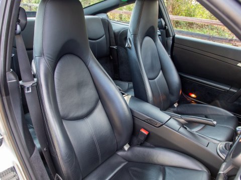 Porsche 911 CARRERA 2 26