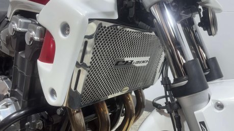 Honda CB 2008 26K OUTSTANDING CONDITION NEW MOT MUSCLE BIKE 1300CC 38