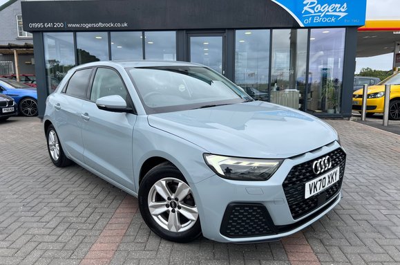 Audi A1 SPORTBACK 1.0 TFSI TECHNIK 1