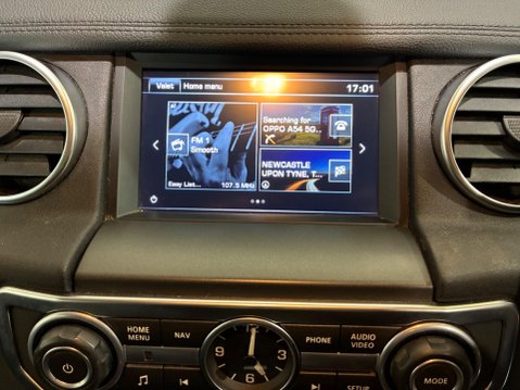 Land Rover Discovery 3.0 SD V6 Graphite SUV 5dr Diesel Auto 4WD Euro 6 (s/s) (256 bhp) 42