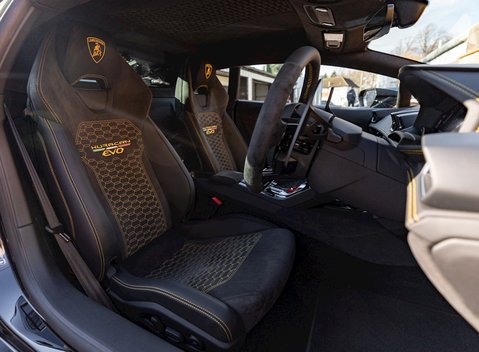 Lamborghini Huracan LP640-4 EVO 12