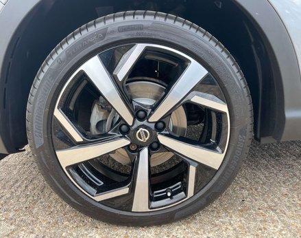 Nissan Qashqai 1.3 Qashqai N-Motion DiG-T 5dr 14