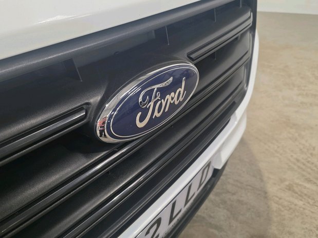 Ford Transit Custom Transit Custom 320 L2 Diesel FWD 2.0 EcoBlue 130ps H1 Trend 9-Seater 6