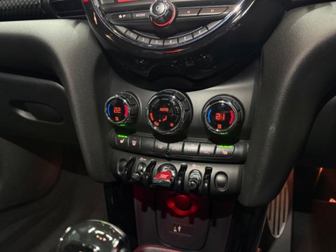 Mini Hatch 2.0 Cooper S Sport Steptronic Euro 6 (s/s) 3dr 22