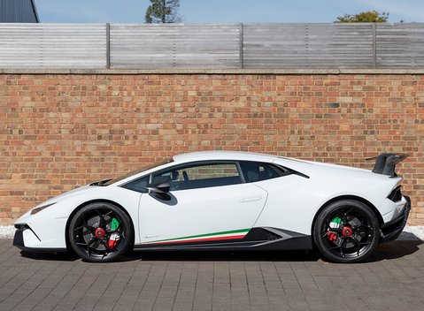 Lamborghini Huracan LP640-4 Performante 2