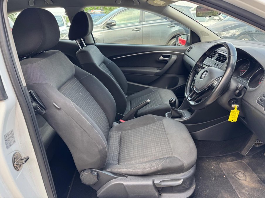 2015 Volkswagen Polo — image 8