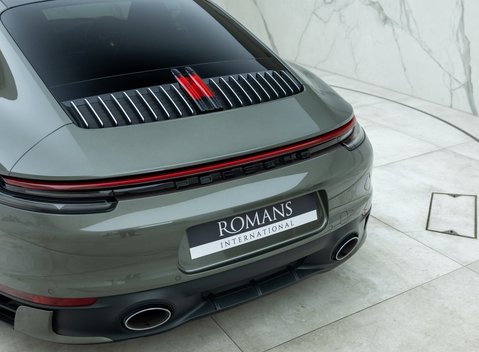 Porsche 911 Carrera 4S (992) 30