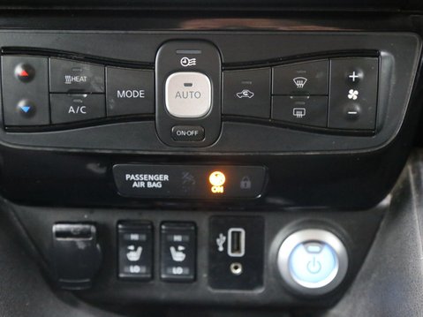Nissan LEAF 40kWh N-Connecta Auto 5dr 17