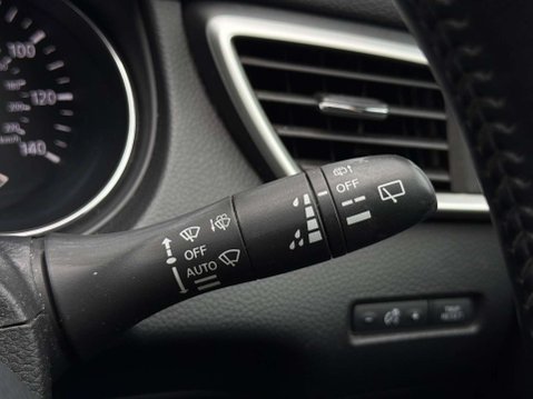 Nissan Qashqai 1.5 dCi Tekna 2WD Euro 5 (s/s) 5dr 85