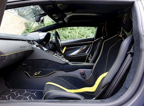Lamborghini Aventador SV Roadster 16