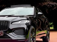 Jaguar F-Pace R-DYNAMIC HSE BLACK 90TH ANNIVERSARY EDITION 32