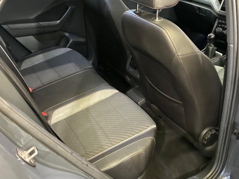 Volkswagen T-Roc 1.6 TDI R-Line Euro 6 (s/s) 5dr 29