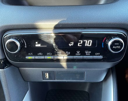 Toyota Yaris 1.5 Yaris Design HEV CVT 5dr 53