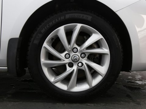 Vauxhall Astra 1.6 CDTi BlueInjection Design Sports Tourer Euro 6 (s/s) 5dr 27
