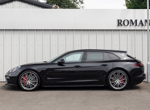 Porsche Panamera Turbo Sport Turismo 2