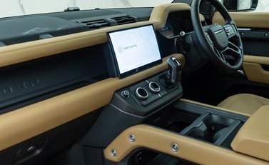Land Rover Defender 110 D250 X-DYNAMIC HSE 20