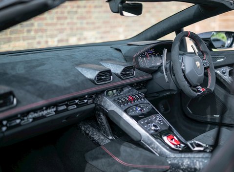 Lamborghini Huracan Spyder LP640-4 Performante 16