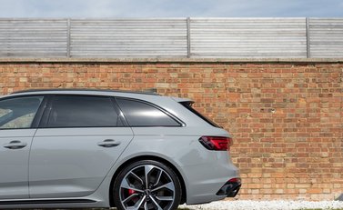 Audi RS4 Avant 28