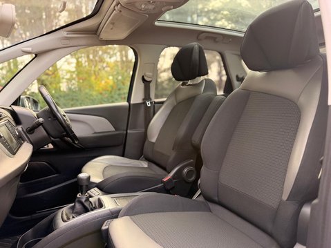 Citroen C4 Picasso 1.6 e-HDi Exclusive+ Euro 5 (s/s) 5dr 26