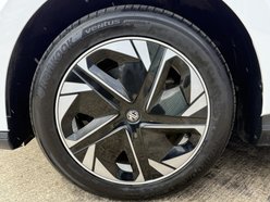MG MG4 64kWh SE Long Range Hatchback 5dr Electric Auto (203 ps) 18