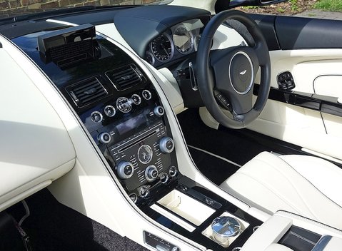 Aston Martin DB9 Volante 19