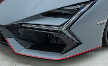 Lamborghini Revuelto 33