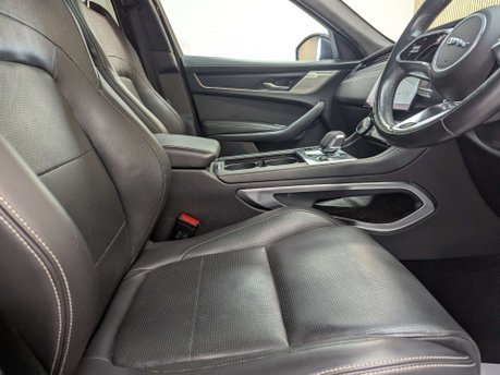 Jaguar F-Pace 2.0 F-PACE R-Dynamic HSE D MHEV AWD Auto 4WD 5dr 29