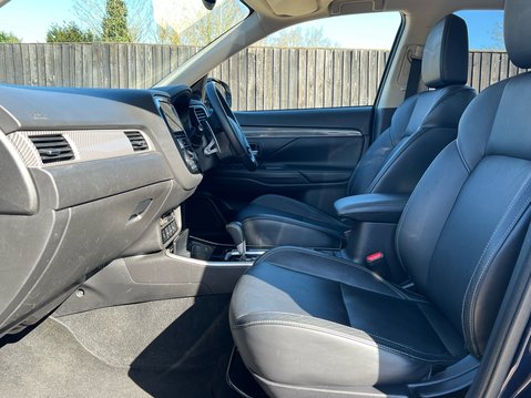 Mitsubishi Outlander 4 3