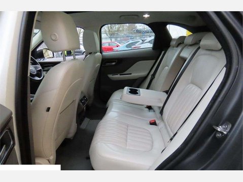 Jaguar F-Pace 2.0 D180 Portfolio AWD Euro 6 (s/s) 5dr 8