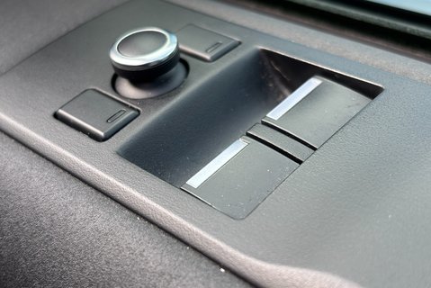 Land Rover Discovery D300 HSE Panel Van - Rear Seat Conversion / Black Pack 48