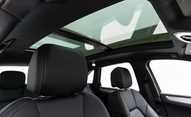 Porsche Macan S 11