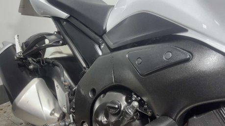 Yamaha FZ1 FAZER 2011 ONLY 19K VERY CLEAN 1000CC NAKED MOT SERVICED 35
