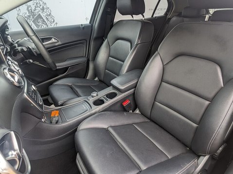 Mercedes-Benz GLA GLA200 SE 15