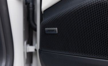 Porsche Macan Turbo Electric 32