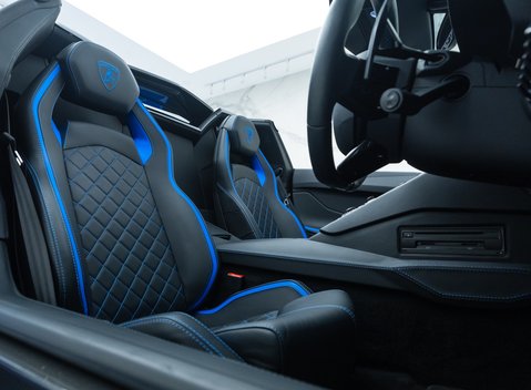 Lamborghini Aventador S LP 740-4 ROADSTER 17