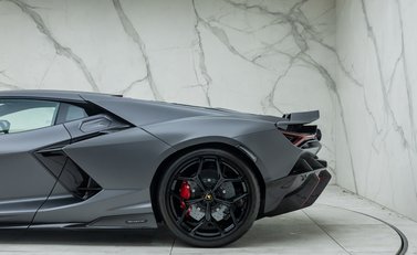 Lamborghini Revuelto 46