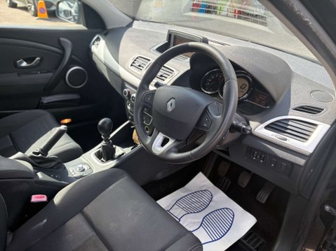 Renault Megane 1.6 16V Dynamique TomTom Hatchback 3dr Petrol Manual (163 g/km, 110 bhp) 6