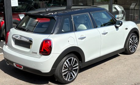 Mini Hatch Cooper 1.5 Exclusive Comfort / Navigation 5 door - SAT NAV - LIGHT LEATHER 10