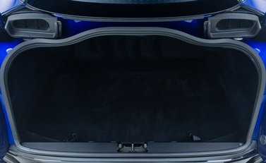 Aston Martin DB12 V8 36