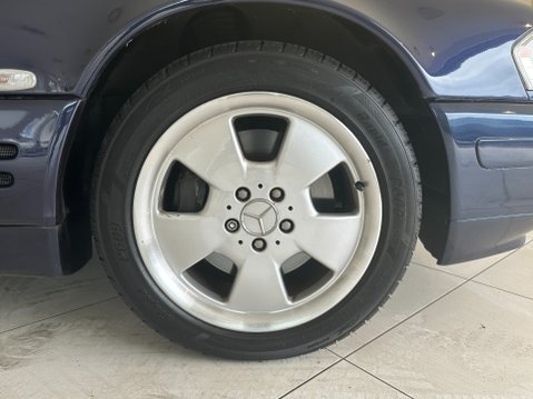 Mercedes-Benz SL Series SL320 21