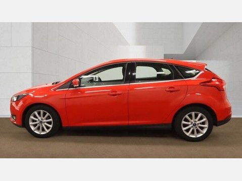 Ford Focus 1.0T EcoBoost Titanium Euro 6 (s/s) 5dr 3