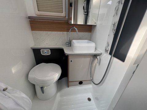 Bailey Adamo 75-4DL Motorhome | Auto | 1 Owner | Low Miles | Euro 6 20