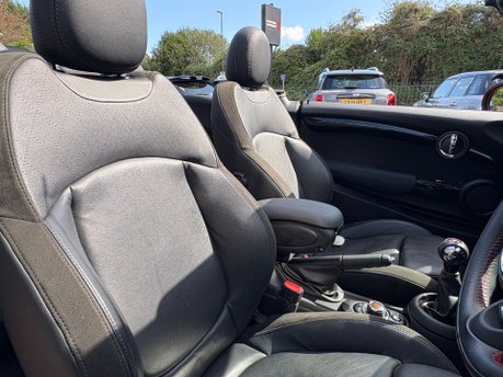 Mini Convertible Cooper S 2.0 Petrol Manual Sport Navigation Comfort Plus - SOLARIS ORANGE 4