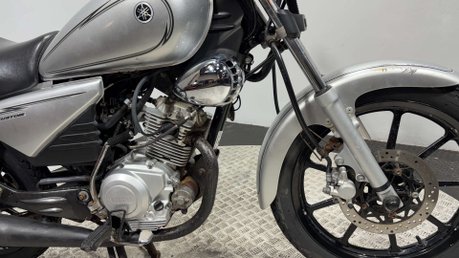 Yamaha YBR125 Custom 2012 ONLY 11K PROJECT BIKE SPARES OR REPAIR 125CC LEARNER 15