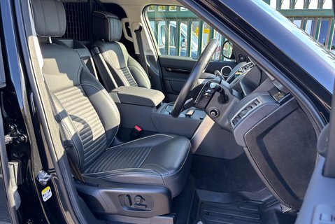 Land Rover Discovery D300 HSE Mhev Panel Van - Full LR Service History 4