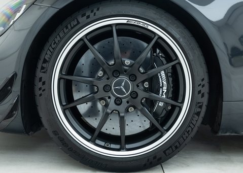 Mercedes-Benz AMG GT R PRO 