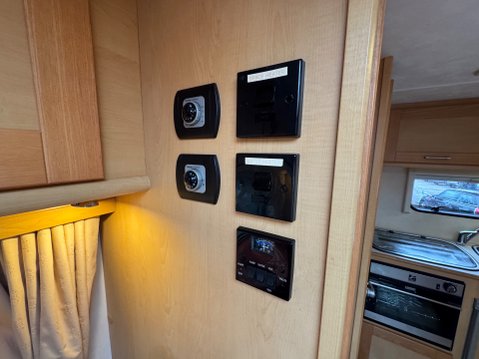 Elddis Autoquest 115 LOW PROFILE 2 BERTH COACH BUILT 17