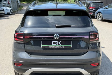Volkswagen T-Cross SE TSI DSG - ONE OWNER - APPLE CAR PLAY - PARKING SENSORS- FULL SERVICE HIS 9