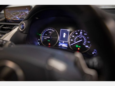 Lexus NX 2.5 300h GPF Premium SUV 5dr Petrol Hybrid E-CVT 4WD Euro 6 (s/s) (197 ps) 17