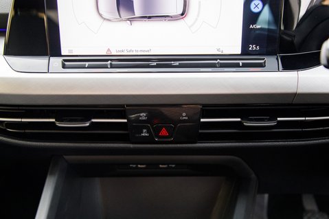 Volkswagen Golf LIFE TSI 31